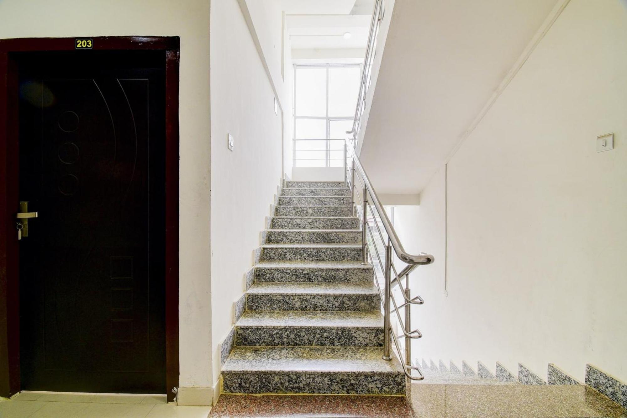 Hotel O Home Cozy Home Гувахати Экстерьер фото